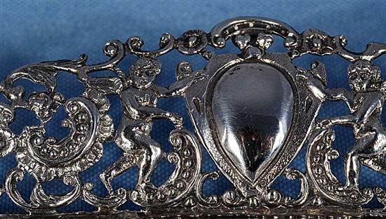 A good Edwardian silver and tortoiseshell inkstand, Length approx 6 ½”/164mm Depth approx 5”/125mm Weight base only 7.7oz/219grms.